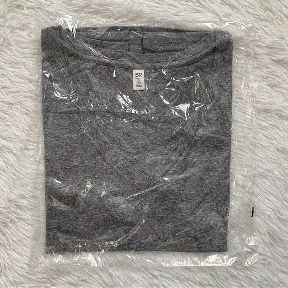NWT Nordstrom BP V Neck plain short sleeve t shirt - Picture 3 of 6